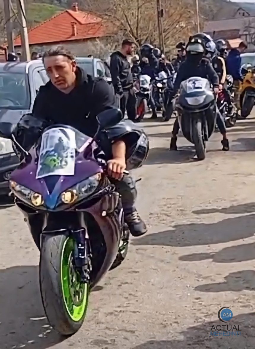 Adrian tanarul care a decedat in tragic accidentul din Corcova a fost condus pe ultimul drum Zeci de motociclisti au luat parte la ceremonie