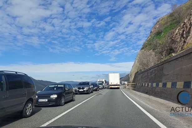 Atentie soferi trafic blocat pe DN 6 pe viaducte Se realizeaza lucrari de reparatie a asfaltului