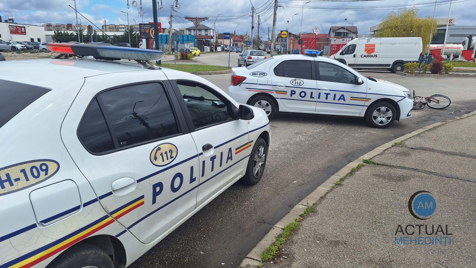 Accident in sensul giratoriu din Alunis O biciclista a fost lovita de un autoturism