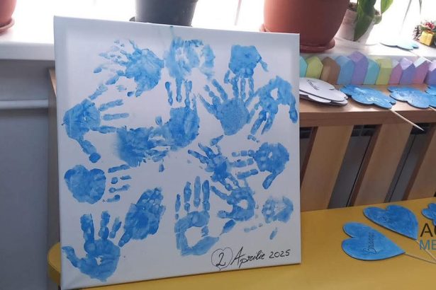 Campania Impreuna pentru autism Palatul Culturii iluminat in nuante de albastru