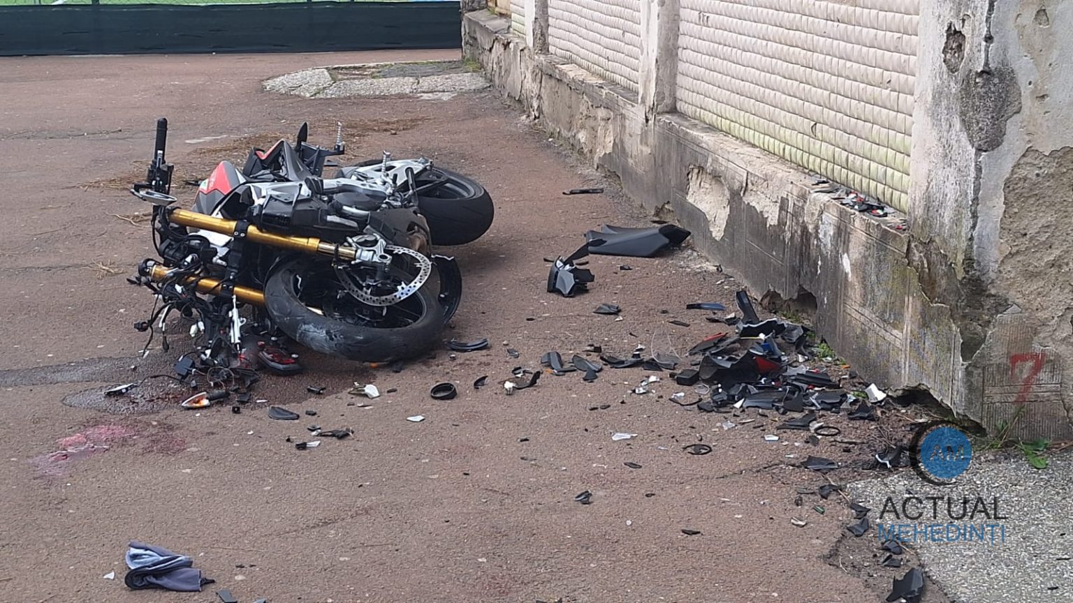 Motociclistul de 22 de ani ranit in accidentul din Severin a fost transferat cu elicopterul SMURD la Bucuresti