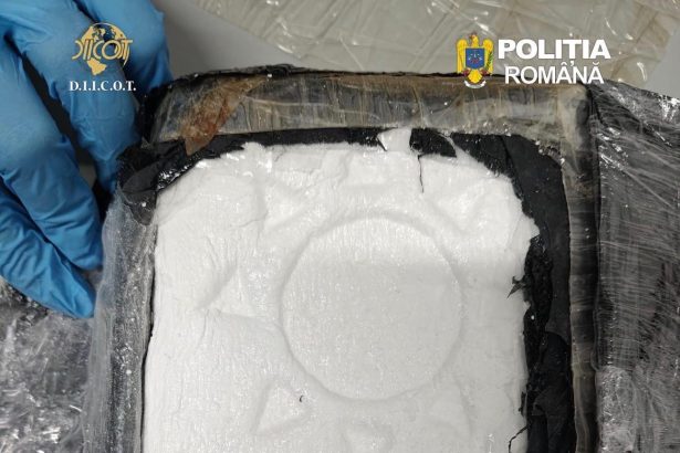 Prins in timp ce transporta 30 de kg de cocaina