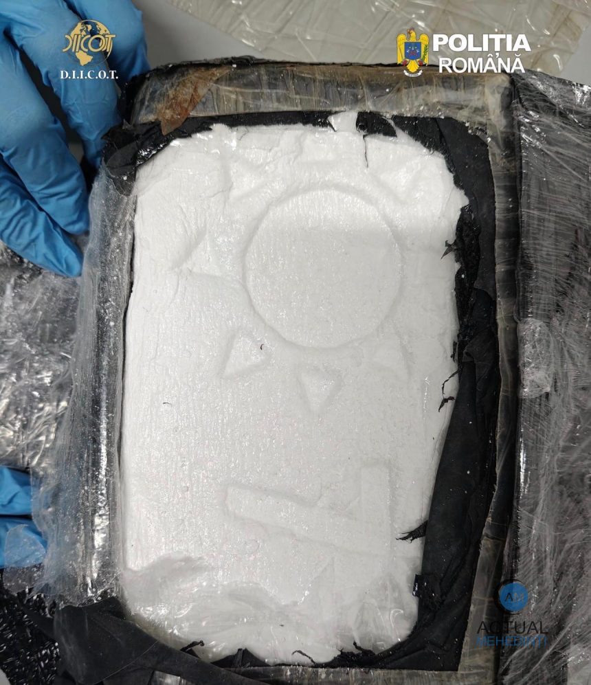 Prins in timp ce transporta 30 de kg de cocaina