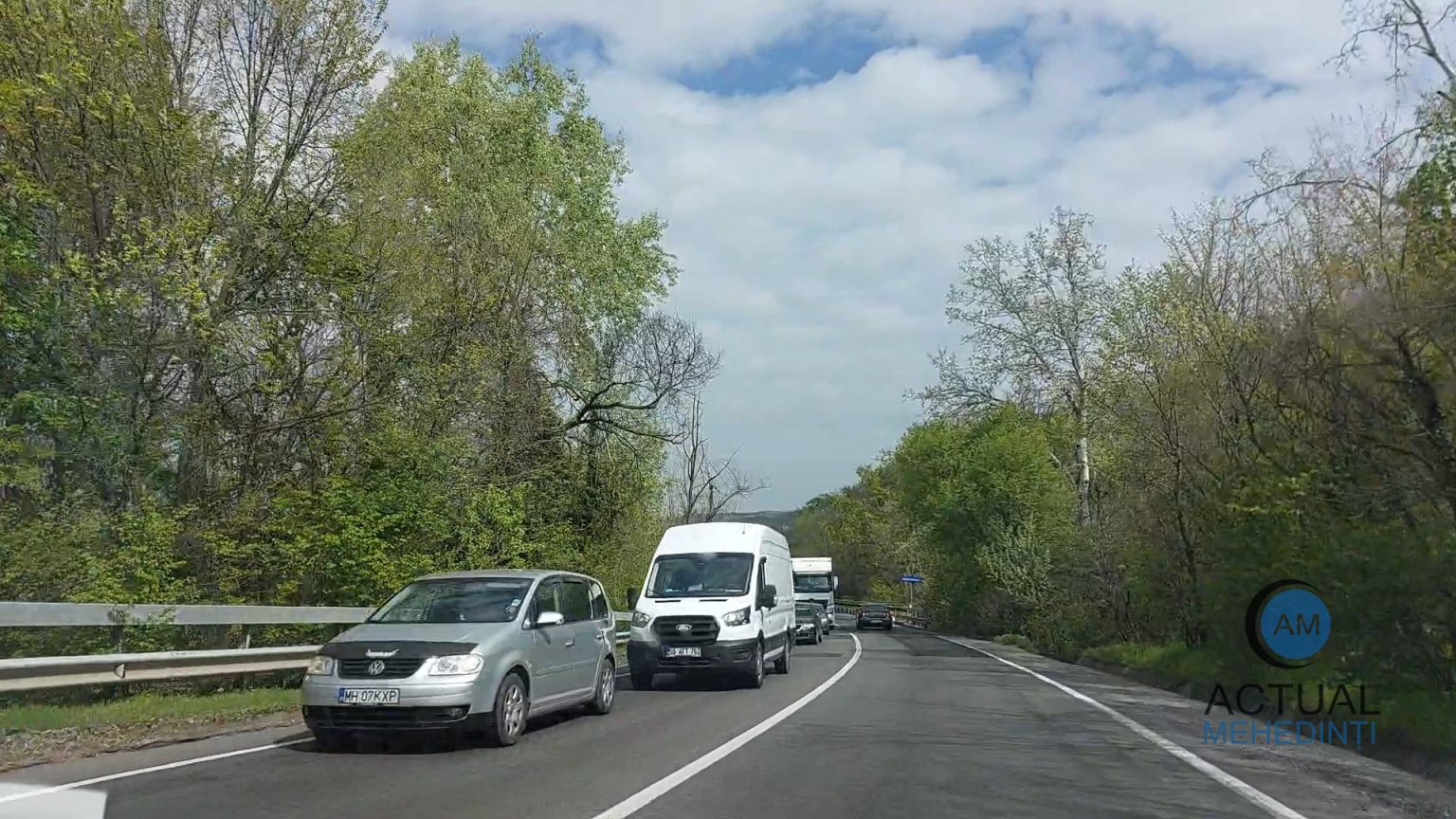 Trafic ingreunat pe DN 56 in zona Dealului Starmina Cozi pe kilometri intregi