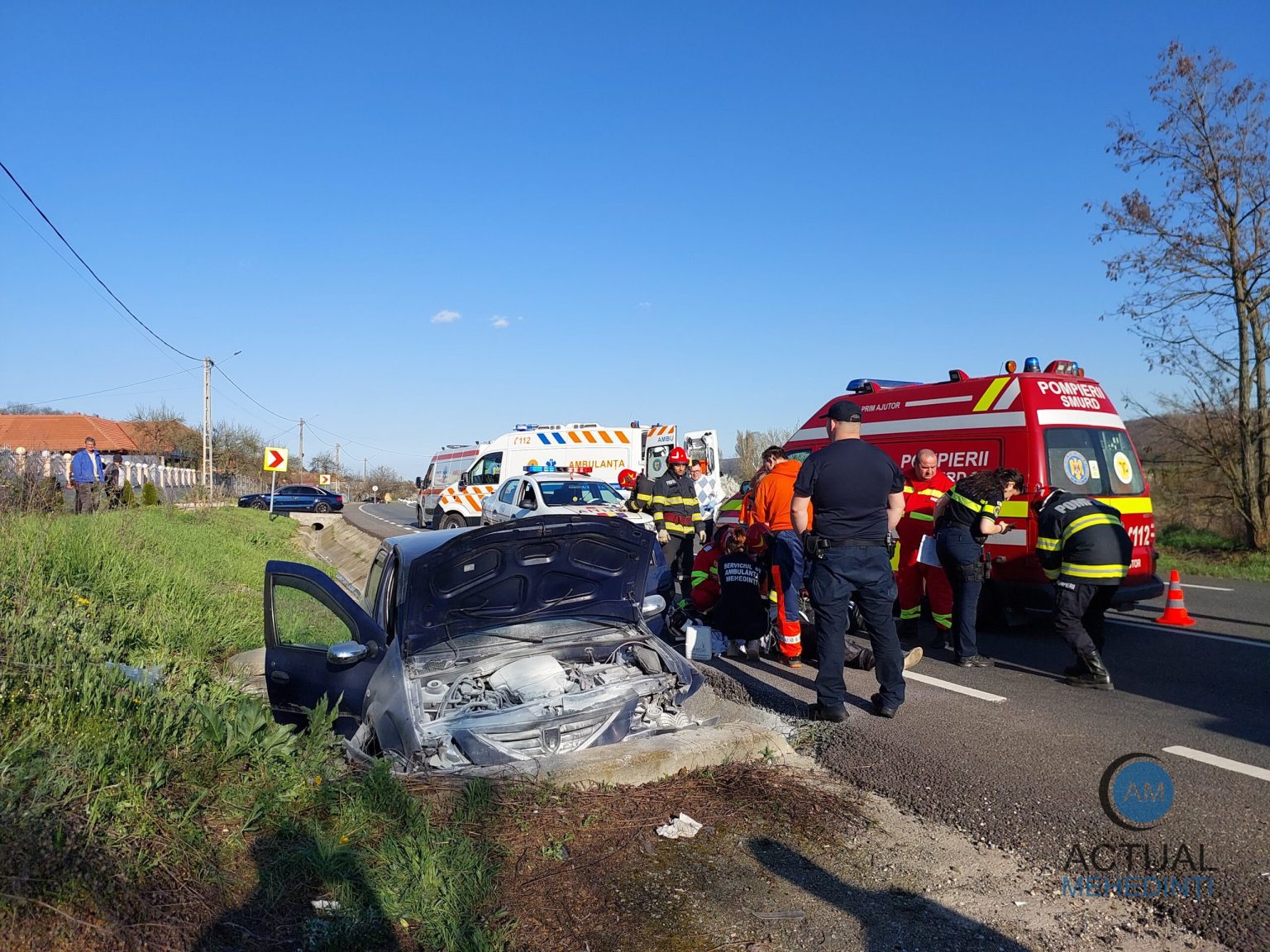 accident grav pe dn6 in fata cremenii o victima este resuscitata de echipele medicale