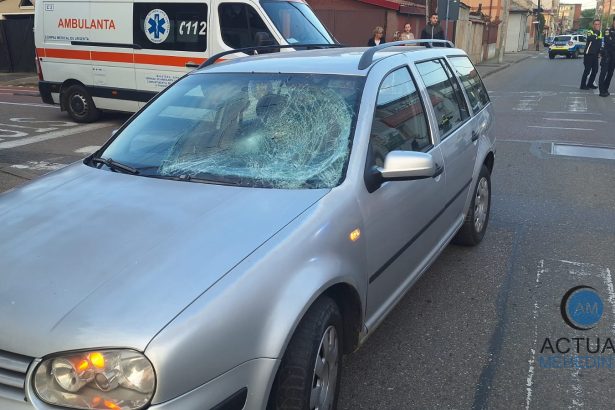 accident intre o trotineta si o masina trotinetistul grav ranit dupa ce nu ar fi respectat semnul stop