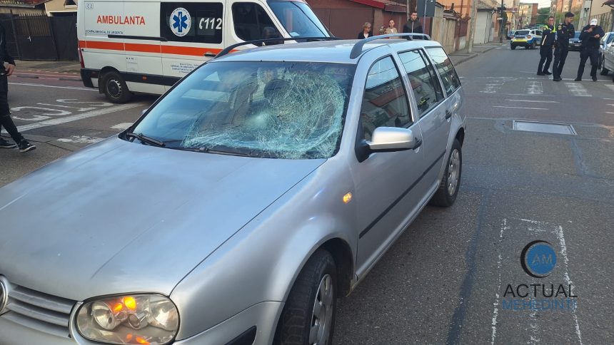accident intre o trotineta si o masina trotinetistul grav ranit dupa ce nu ar fi respectat semnul stop