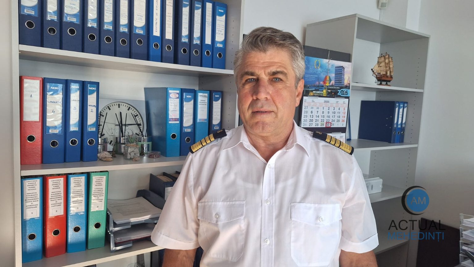 debitul dunarii continua sa scada navele si barjele raman esuate iar restriciile de navigatie se extind autoritile recomanda folosirea ecluzei sarbesti pf ii