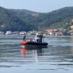 A doua zi de cautari pe Dunare in golful Dubova pentru gasirea tanarului cazut de pe skijet