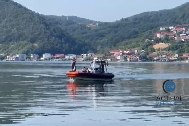 A doua zi de cautari pe Dunare in golful Dubova pentru gasirea tanarului cazut de pe skijet