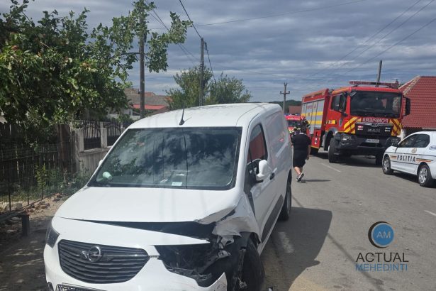 Accident cu doua persoane ranite si daune considerabile in localitatea Carceni