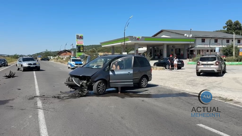 Accident in Chiochiuta Doua victime internate la spital O soferita nu ar fi acordat prioritate la iesirea din benzinarie