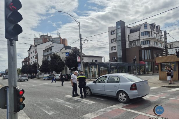 Accident pe bulevardul Tudor Vladimirescu intre doua masini Un sofer internat la spital