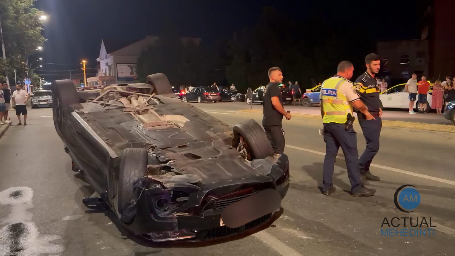 BMW rasturnat in urma unui accident violent intr o intersectie din Drobeta Turnu Severin