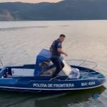 Cetatean sarbo salvat din Dunare de o patrula a Politiei de Frontiera Incidentul a avut loc dupa ce barbatul de 54 de ani ar fi adormit pe un colac in zona localitatii Svinita