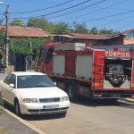 Conducta de gaz avariata in Schela Cladovei Teaua a fost deteriorata de o autoutilitaria care transporta un miniexcavator iar gardul unei gospodarii a fost distrus