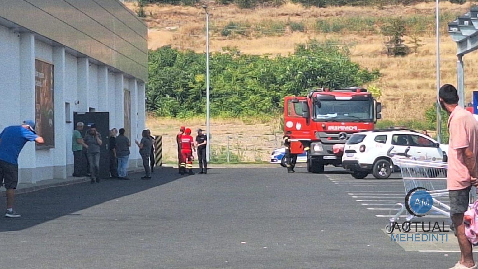 Incendiu in zona Lidl de pe Calea Timisarii Cumparatorii au fost evacuati iar personalul a stins focul