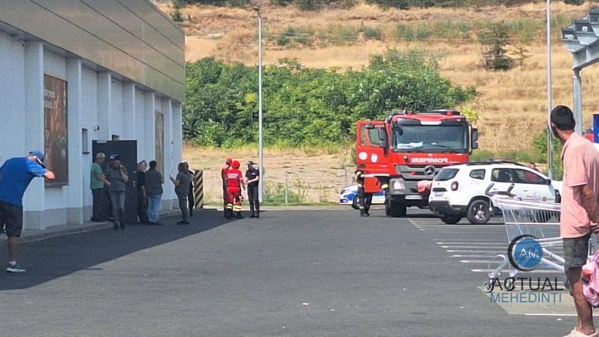 Incendiu in zona Lidl de pe Calea Timisarii Cumparatorii au fost evacuati iar personalul a stins focul
