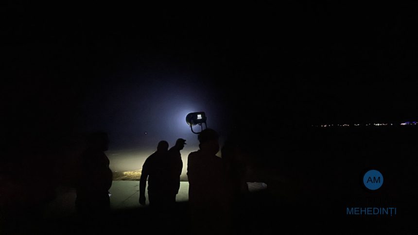 Investigatie dupa ce doi tineri sau rasturnat cu un skijet pe Dunare la Dubova Una dintre victime este in continuare cautata Nu purta vesta de salvare