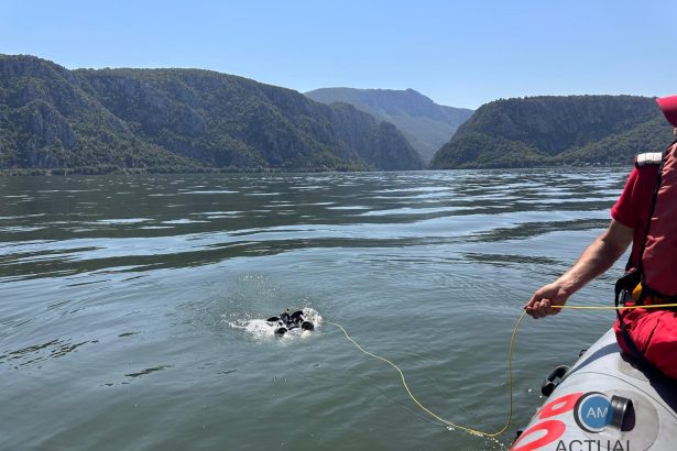 Misiunea de salvare a tanarului disparut in Dunare la Dubova s a finalizat fara rezultate Interventia va fi reluata maine dimineata