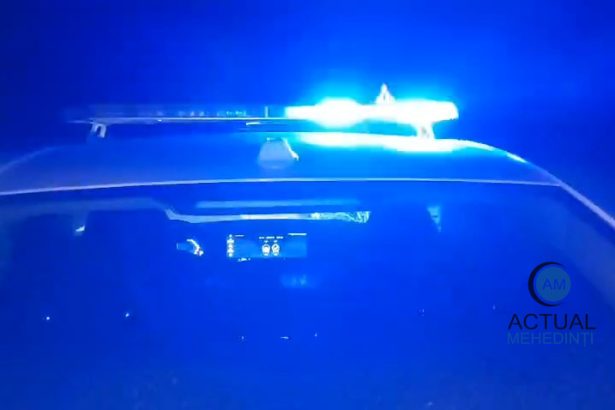 Tanar beaut si fara permis urmarit de Politie s a rasturnat cu masina