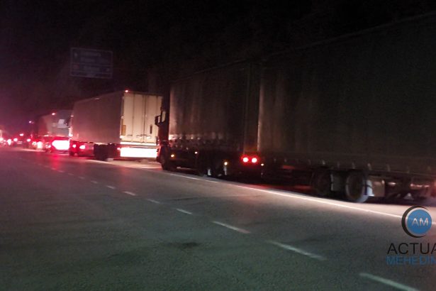 Trafic blocat pe DN6 in apropierea vamii Zeci de camioane si masini sunt in coloana