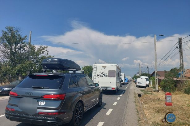 Trafic ingreunat in Simian Timpuri mari de asteptare in sensul giratoriu de la intersectia celor doua drumuri nationale