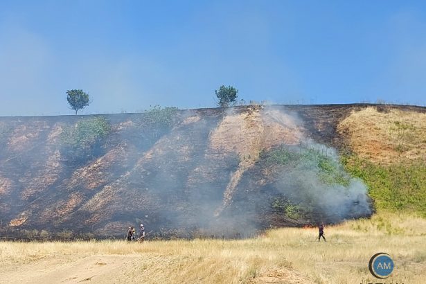 Un nou incendiu a izbucnit in Slasoma Exista pericol de extindere catre gospodariile de la marginea satului