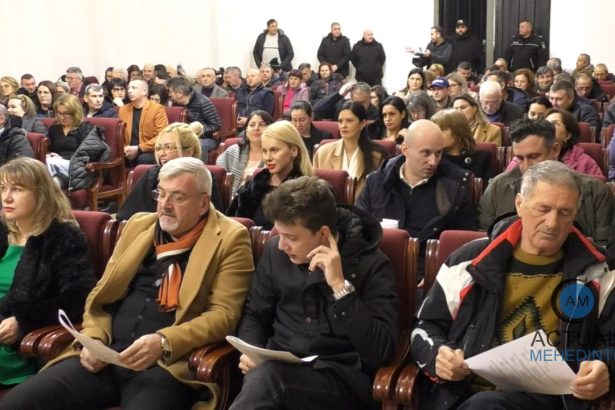 consilieri locali sau judeteni fie angajati la stat alesii trebuie sa decida azi daca raman in functii publice sau continua sa reprezinte cetatenii