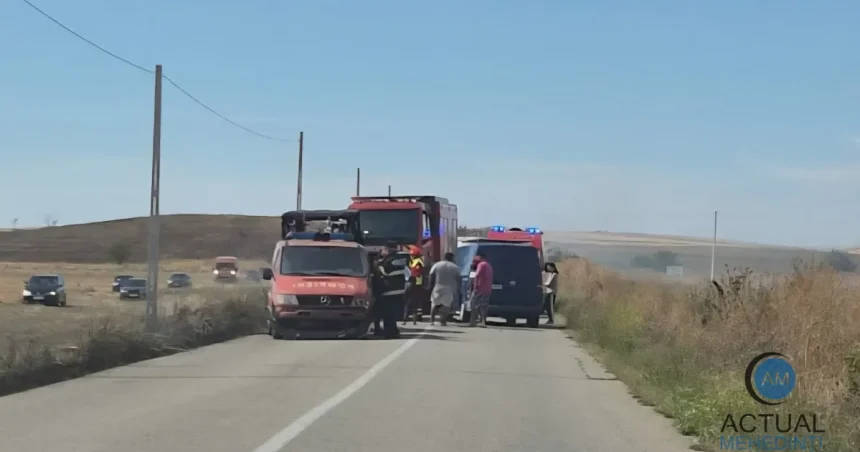 Autospecială ISU Mehedinți, lovită pe DJ 606. Trei persoane la spital