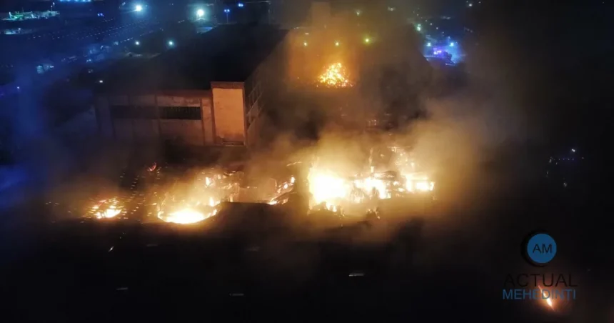 Incendiu la combinatul de celuloză: 10.000 mp cuprinși de flăcări