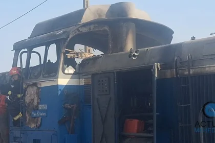 Incendiu la locomotivă în portul Drobeta-Turnu Severin. Mecanicul, cu arsuri.