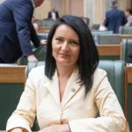 Senatul aprobă uniforma școlară obligatorie.