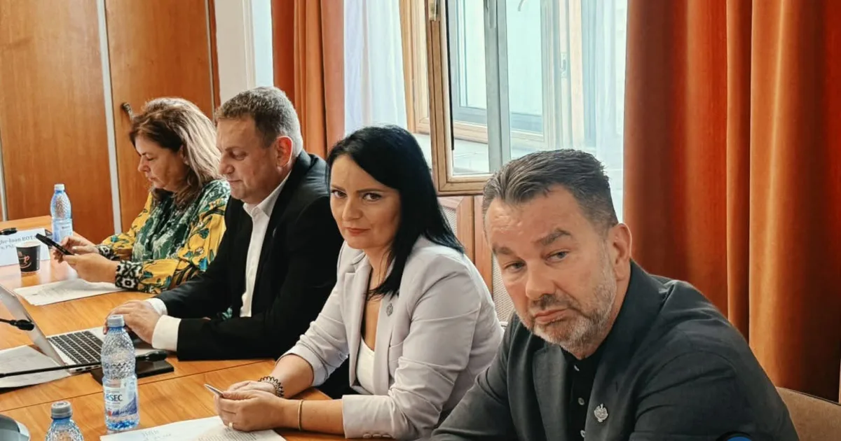 Senatul aprobă uniforma școlară; sprijin pentru familiile vulnerabile