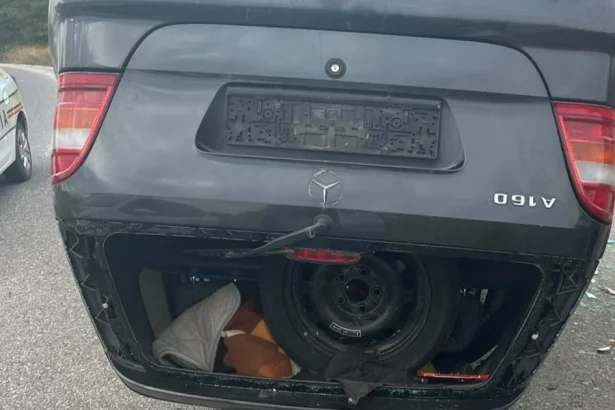 Șofer băut, implicat într-un accident soldat cu răsturnarea mașinii.