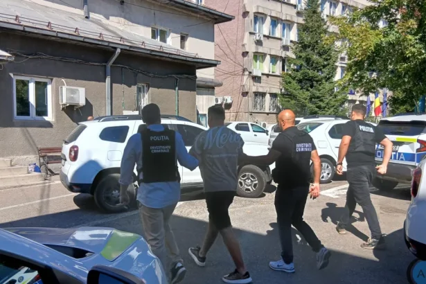 Tânărul acuzat de proxenetism, plasat sub control judiciar.