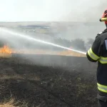 Trei incendii de vegetație în Mehedinți: flăcările amenință o fermă la Vrata