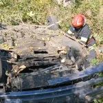 Accident cumplit în Hotărani: autoturism răsturnat în afara șoselei, patru victime