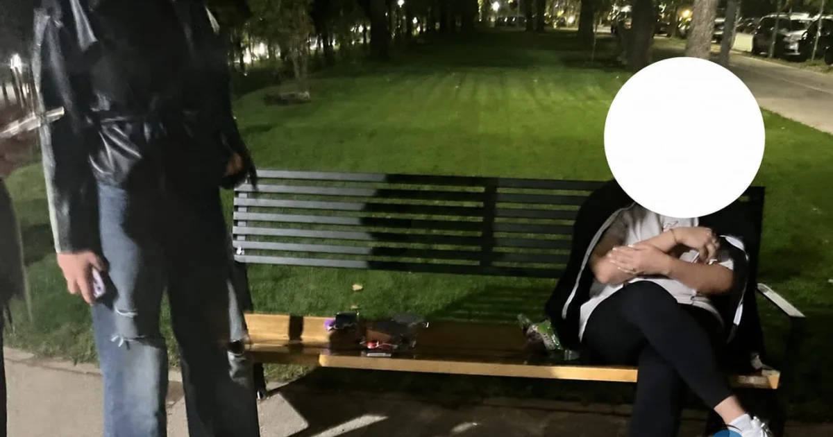 Au aruncat coji de semințe în Parcul Rozelor și au fost sancționate.
