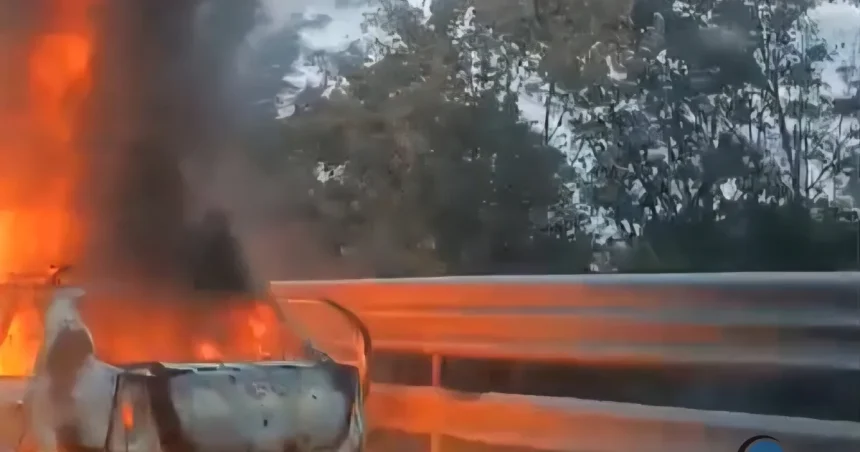 Autoturism cuprins de flăcări pe DN 56A, în Hinova