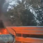 Autoturism cuprins de flăcări pe DN 56A, pe dealul Stârmina