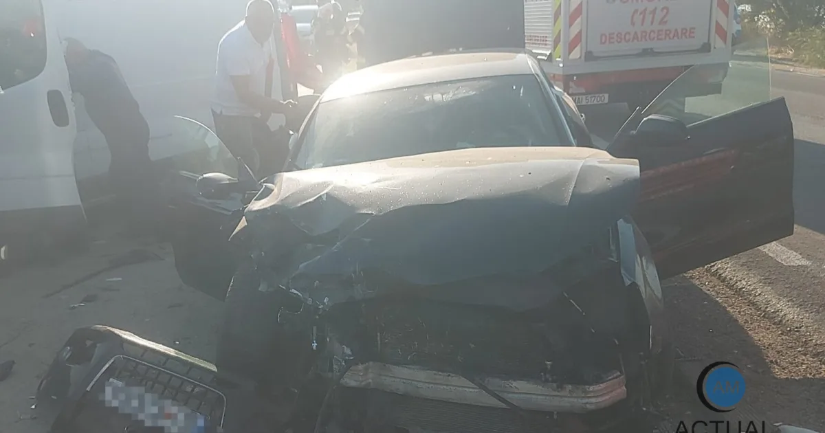 Patru victime și trafic blocat pe ambele sensuri după accidentul din Ostrovul Corbului